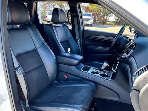 Used 2021 Jeep Grand Cherokee Laredo X image 8