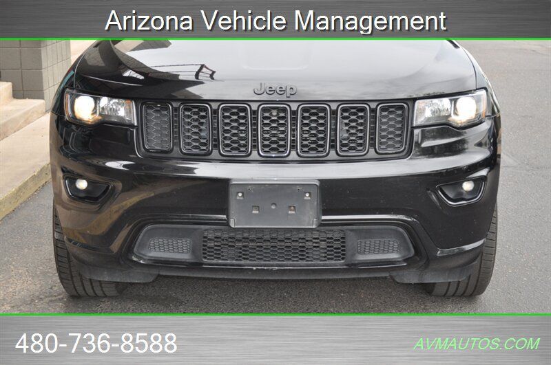 Used 2017 Jeep Grand Cherokee Altitude RWD image 8
