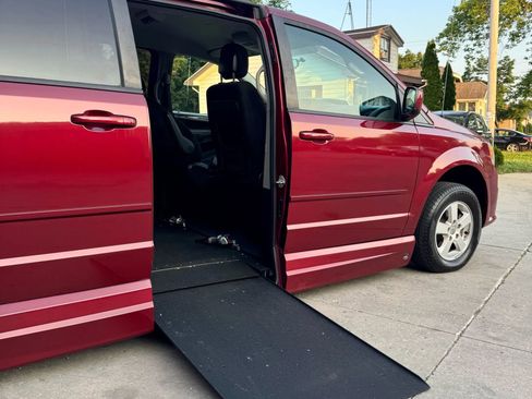 Used 2011 Dodge Grand Caravan Mainstreet w/ PWR Convenience Group image 4