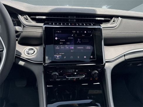 New 2025 Jeep Grand Cherokee L Altitude image 23