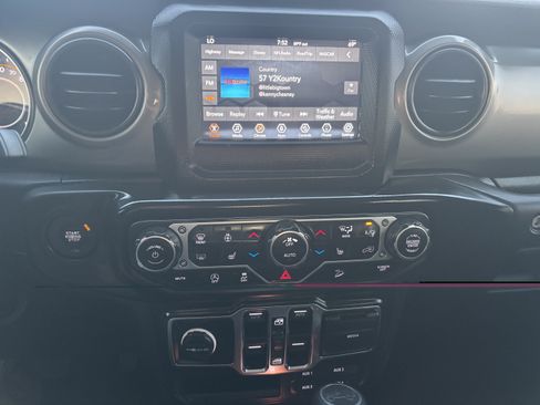 Used 2019 Jeep Wrangler Unlimited Sport S AWD/4WD image 10