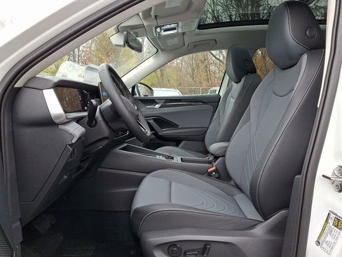 New 2026 Volkswagen Tiguan SE image 9