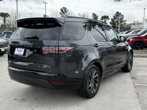 Used 2024 Land Rover Discovery Dynamic SE image 5