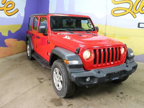 Used 2018 Jeep Wrangler Unlimited Sport w/ Cold Weather Group AWD/4WD image 2