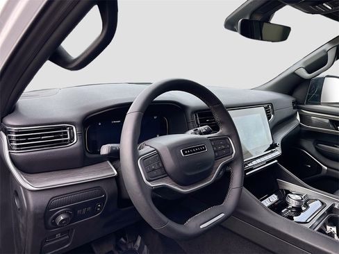 Used 2024 Jeep Wagoneer Series III image 9