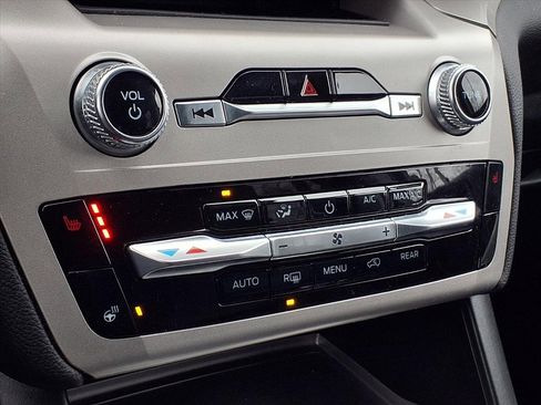 Used 2022 Ford Explorer XLT w/ Equipment Group 202A image 13