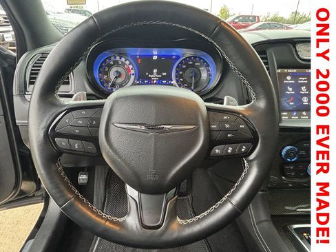 Used 2023 Chrysler 300 C image 10