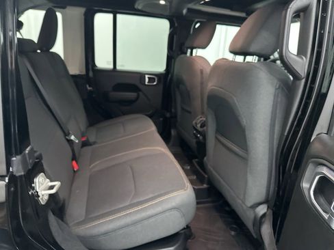 Used 2024 Jeep Wrangler Unlimited image 26