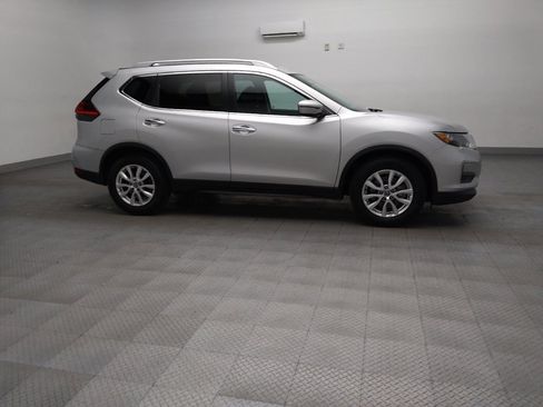 Used 2017 Nissan Rogue SV w/ SV Family Package FWD image 11