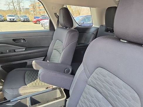 Used 2023 Nissan Pathfinder SV w/ SV Premium Package image 15