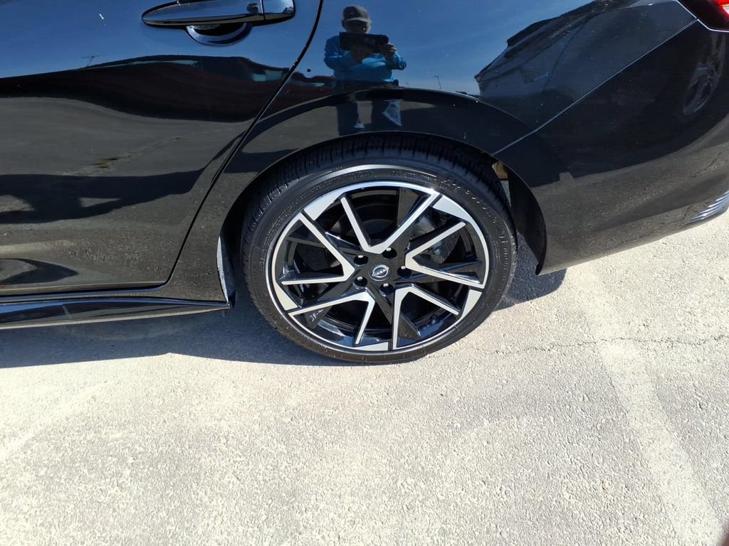 Used 2025 Nissan Sentra SR FWD image 6