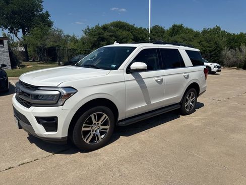 Used 2024 Ford Expedition XLT RWD image 5