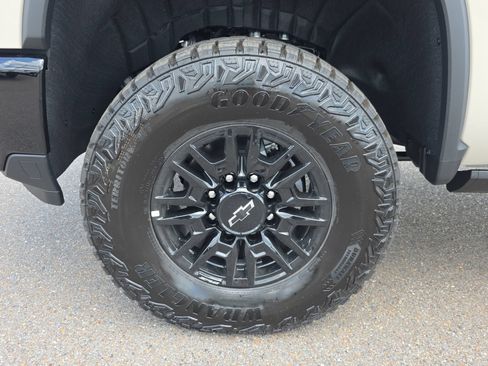 New 2026 Chevrolet Silverado 2500 ZR2 w/ LPO, Dark Essentials Package AWD/4WD image 9