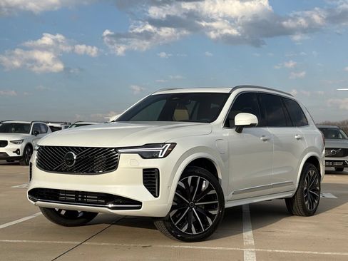 New 2026 Volvo XC90 T8 Ultra w/ Lounge Package AWD/4WD image 2