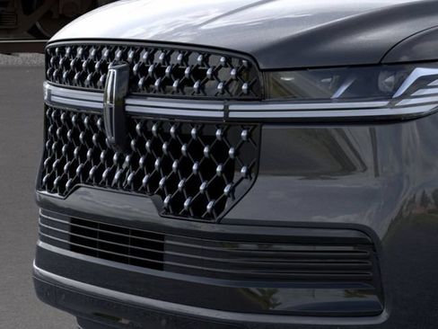 New 2026 Lincoln Navigator L Black Label AWD/4WD image 17