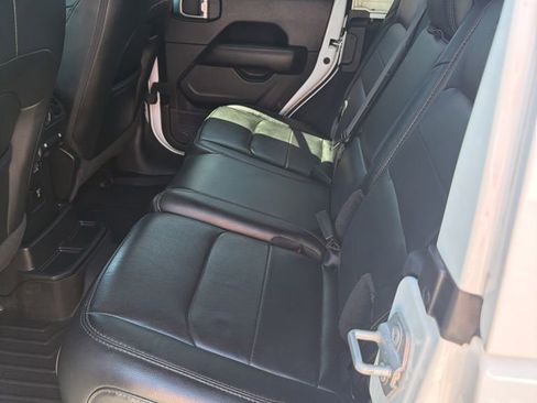 Used 2022 Jeep Wrangler Unlimited Sahara AWD/4WD image 3