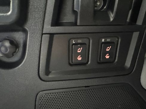 Used 2018 Toyota Sequoia Platinum AWD/4WD image 41