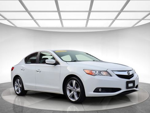 Used 2013 Acura ILX w/ Technology Package image 3