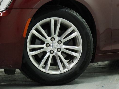 Used 2017 Chrysler 300 Limited RWD image 3