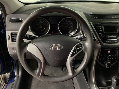 Used 2015 Hyundai Elantra SE image 18
