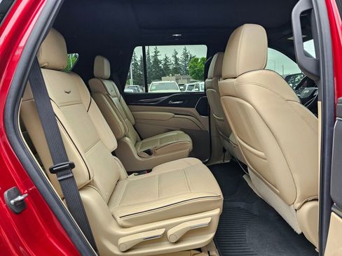Used 2022 Cadillac Escalade Premium Luxury AWD/4WD image 12