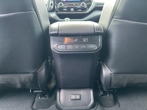 Certified 2023 Toyota Highlander XLE image 32