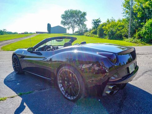 Used 2011 Ferrari California RWD image 15