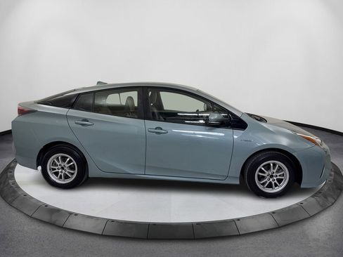 Used 2016 Toyota Prius Four image 4