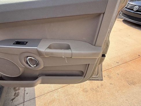 Used 2006 Jeep Commander 2WD image 70