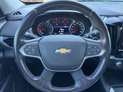 Used 2020 Chevrolet Traverse LT image 16
