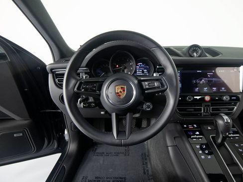 Certified 2026 Porsche Macan AWD/4WD image 22