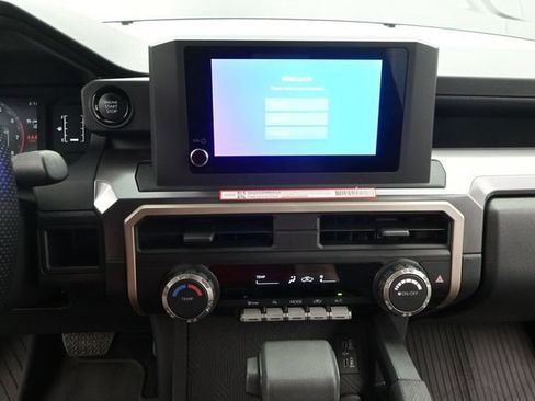 Used 2025 Toyota Tacoma SR5 AWD/4WD image 7