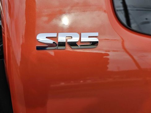 Used 2017 Toyota Tacoma SR5 image 9