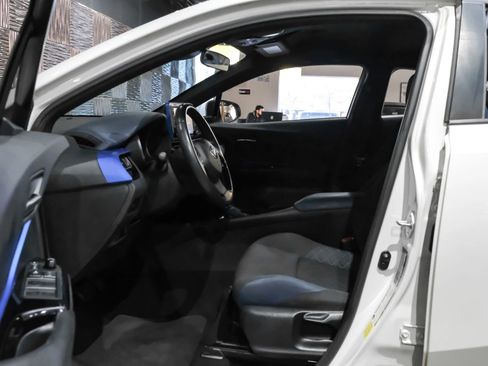 Used 2021 Toyota C-HR XLE image 4