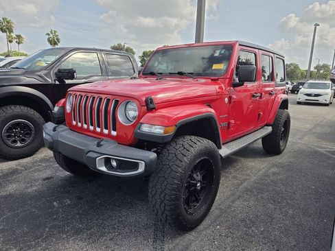 Used 2019 Jeep Wrangler Unlimited Sahara AWD/4WD image 3