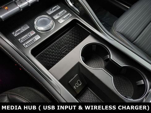 Used 2024 Lincoln Nautilus Reserve w/ Equipment Group 202A image 9