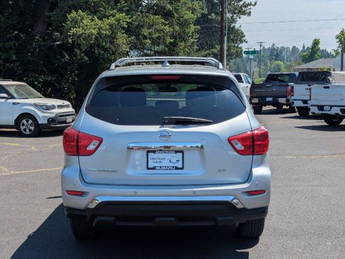 Used 2019 Nissan Pathfinder SV FWD image 4