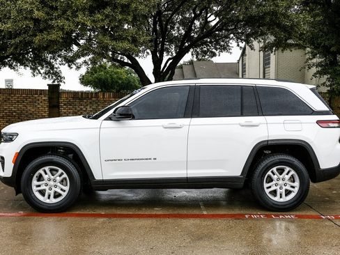 Used 2023 Jeep Grand Cherokee Laredo w/ Luxury Tech Group I image 21