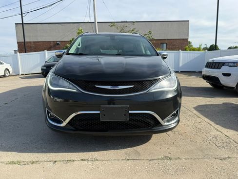 Used 2020 Chrysler Pacifica Limited FWD image 4