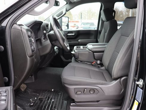 Used 2024 Chevrolet Silverado 2500 Custom w/ Custom Value Package image 5