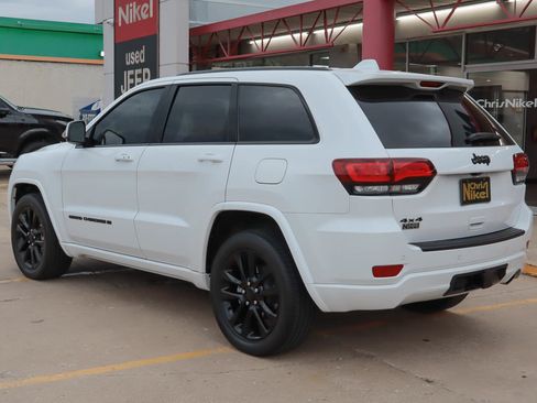 Used 2022 Jeep Grand Cherokee Laredo X AWD/4WD image 6