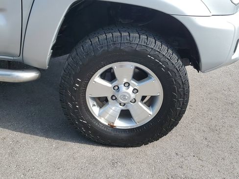 Used 2012 Toyota Tacoma 4x4 Access Cab V6 w/ TRD Sport Pkg image 6