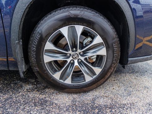 Used 2026 Toyota Highlander XLE AWD/4WD image 13