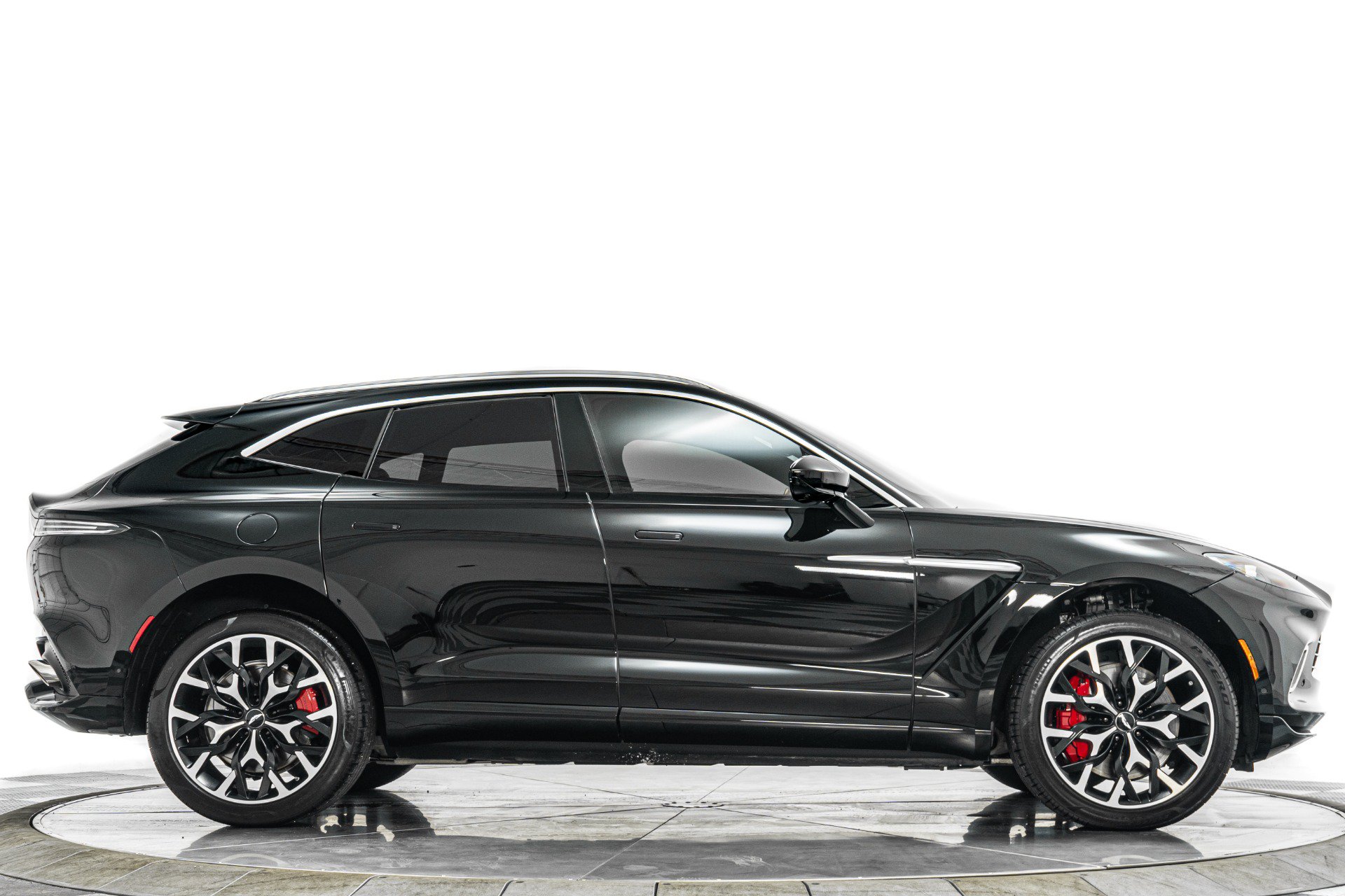 Used 2021 Aston Martin DBX AWD/4WD image 46