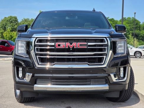 Used 2023 GMC Yukon SLT w/ SLT Premium Package AWD/4WD image 3