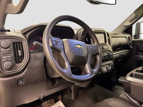 Used 2025 Chevrolet Silverado 2500 Custom w/ Custom Value Package image 9