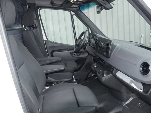 Used 2021 Mercedes-Benz Sprinter 2500 image 20