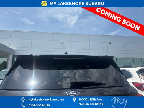 Used 2022 Ford Explorer Limited w/ Equipment Group 301A AWD/4WD image 8