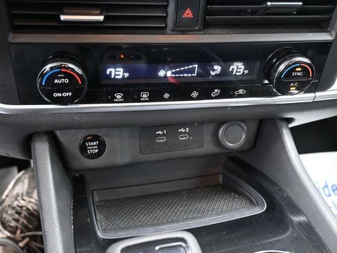 Used 2025 Nissan Rogue SV FWD image 23