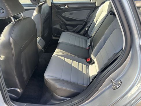 Used 2025 Volkswagen Jetta SE image 22